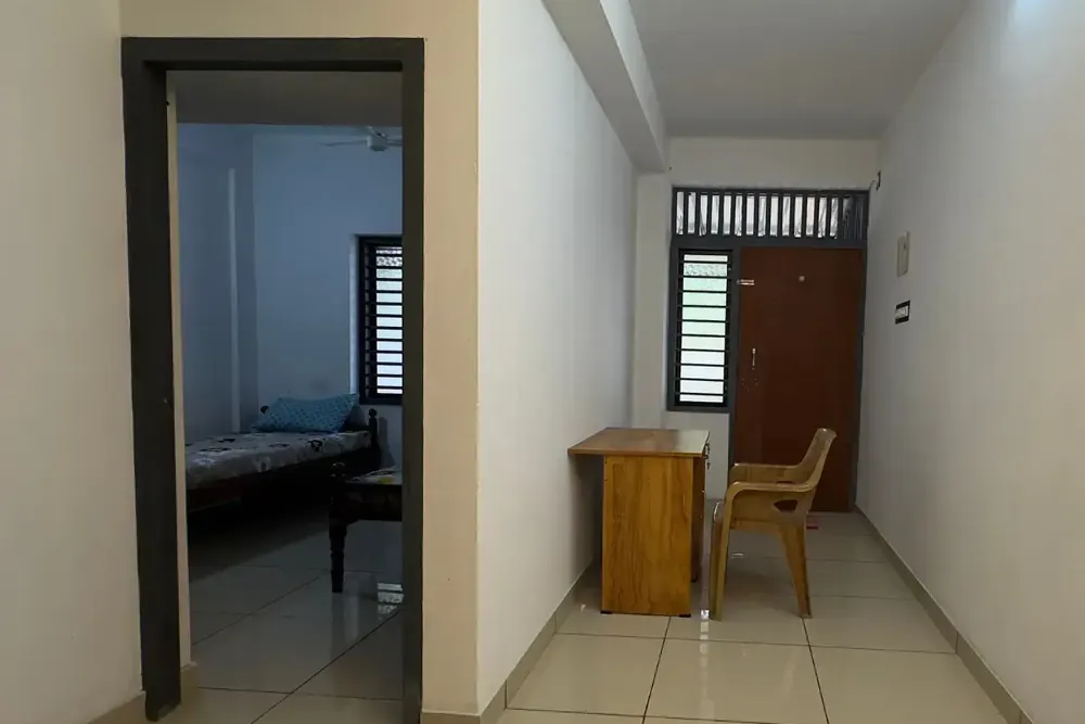 1BHK Double Sharing, photograph 3