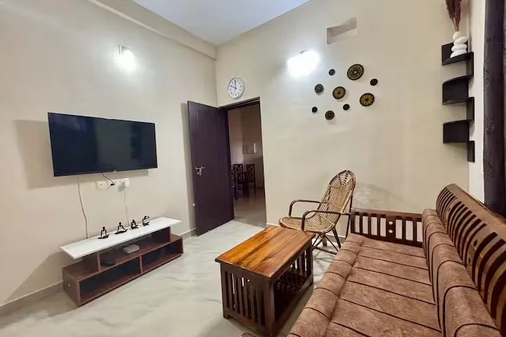 2BHK Fully Furnished, photograph 3