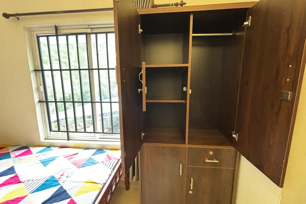 Men's 2BHK Dormitory, photograph 2