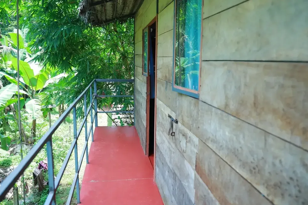 Single Hut, photograph 4