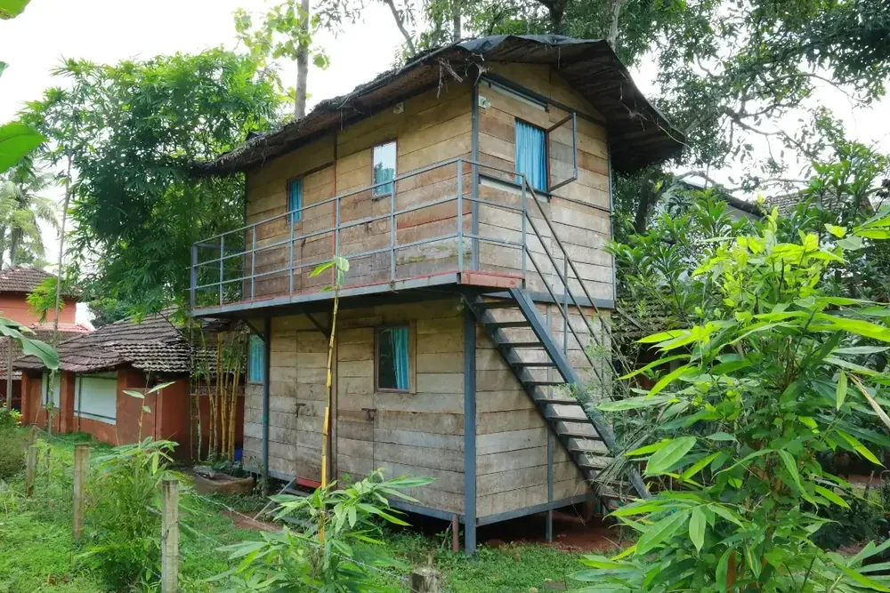 Single Hut, photograph 5