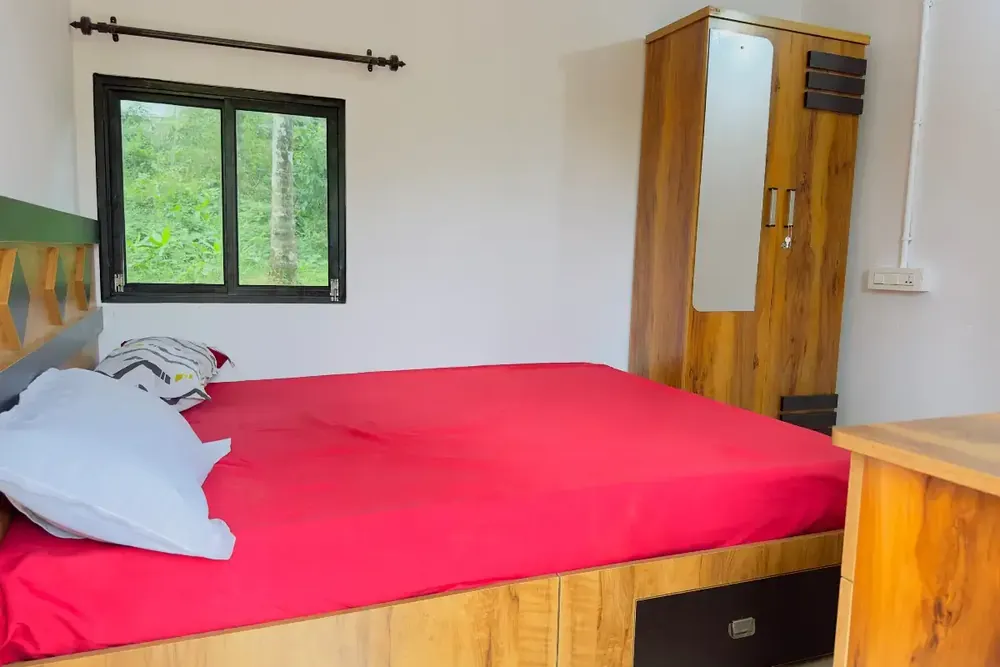 Single Room, photograph 2